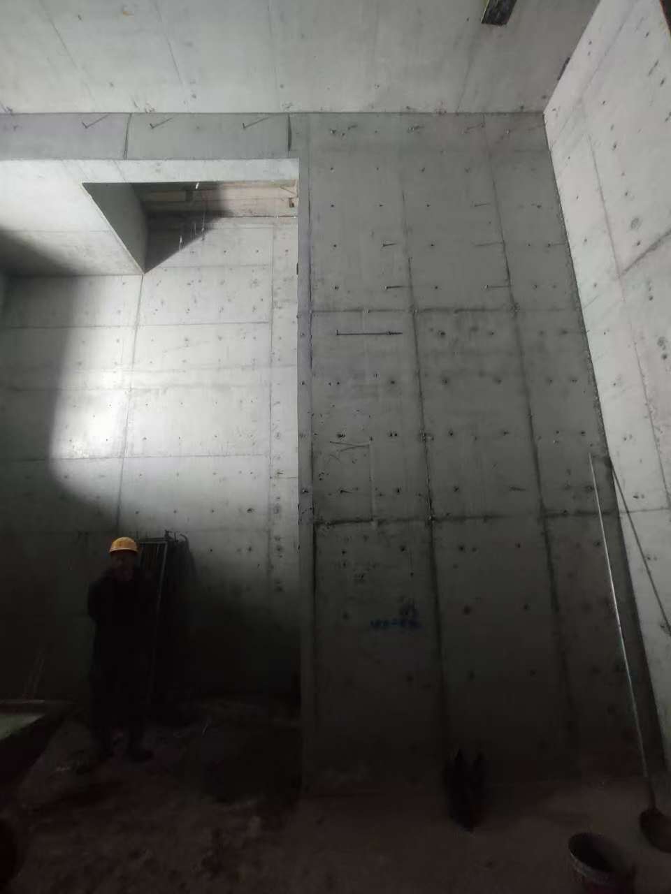盐亭墙上开槽钢筋断了有影响吗